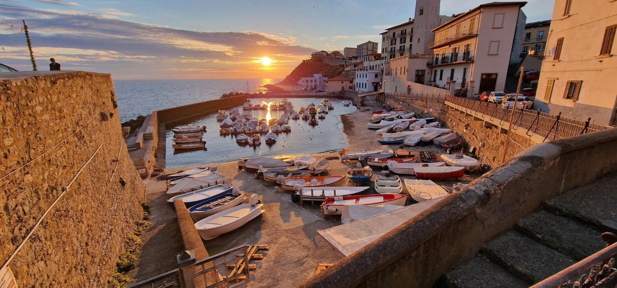 Casa Ilanfra - Appartamenti Gabbiano, Farfalla E Stella Marina Piombino Exterior foto